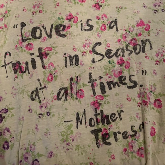 Magnolia Pearl Graphic Heart Top - Picture 8 of 9